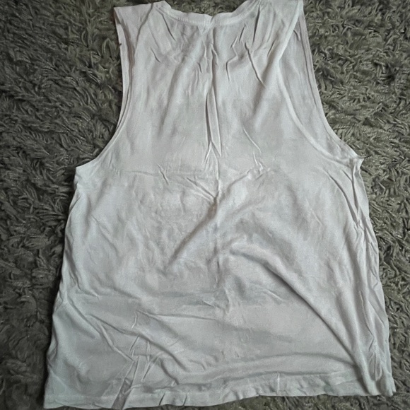 Express Tank Tops (3) - Picture 3 of 10